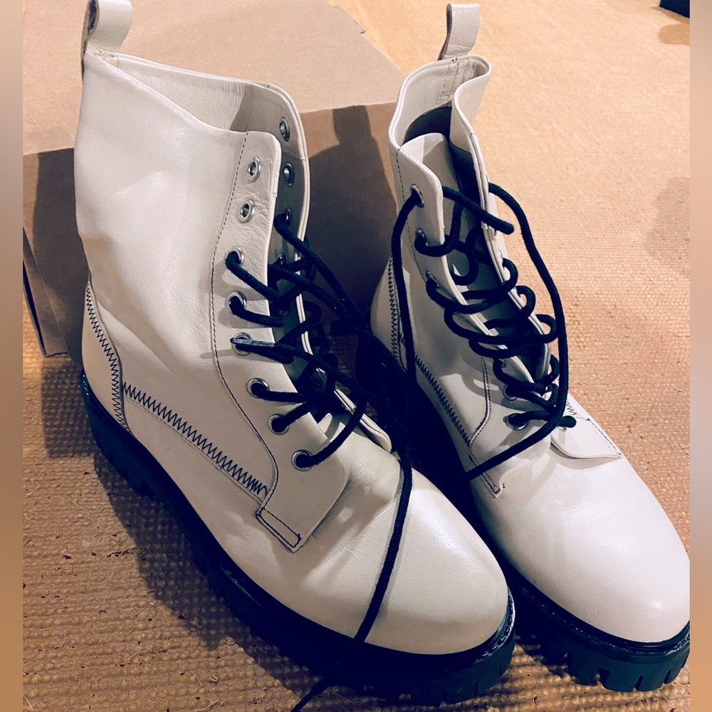 SARA White Leather lace up boots sleek chunky Women Size 9 New in box